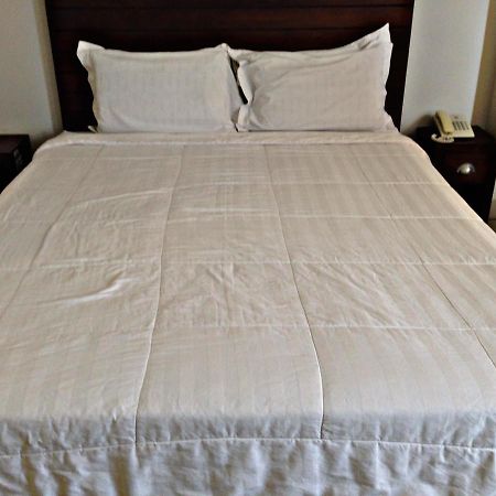 Greensa Inn Σουραμπάγια Εξωτερικό φωτογραφία