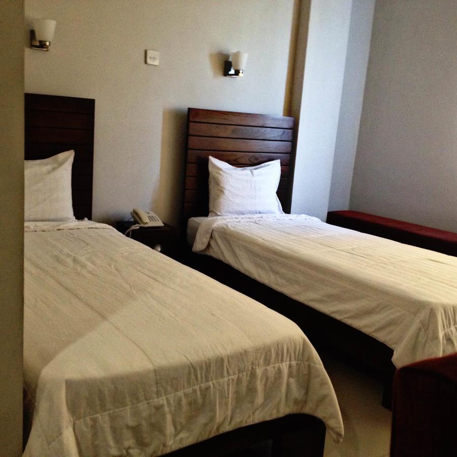 Greensa Inn Σουραμπάγια Εξωτερικό φωτογραφία